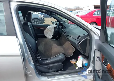 2010 Mercedes-Benz C 300 Luxury 4Matic/Sport 4Matic z USA, uszkodzony, nr VIN WDDGF8BB1AR105496